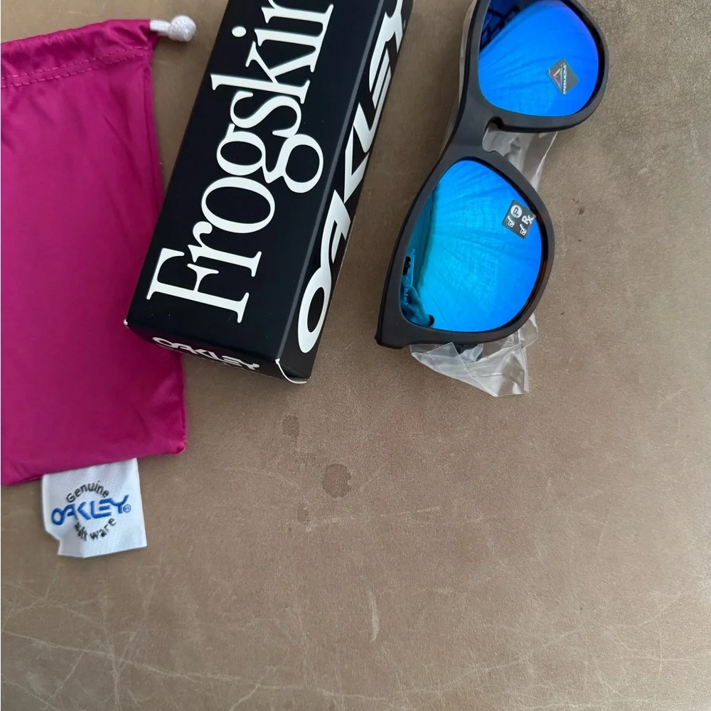 Oakley Brown Frame Blue Mirrored Lens Sunglasses